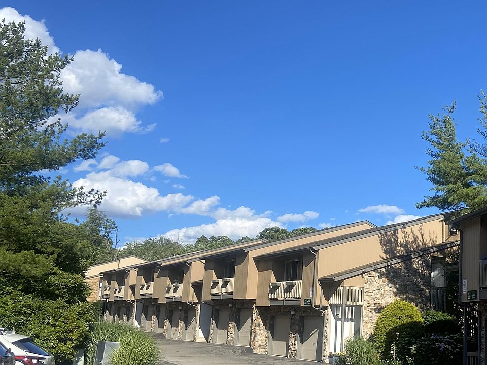 1st image of 23 Perkins Dr W