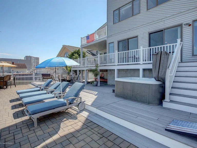 374 Aldo Dr — Photo 32