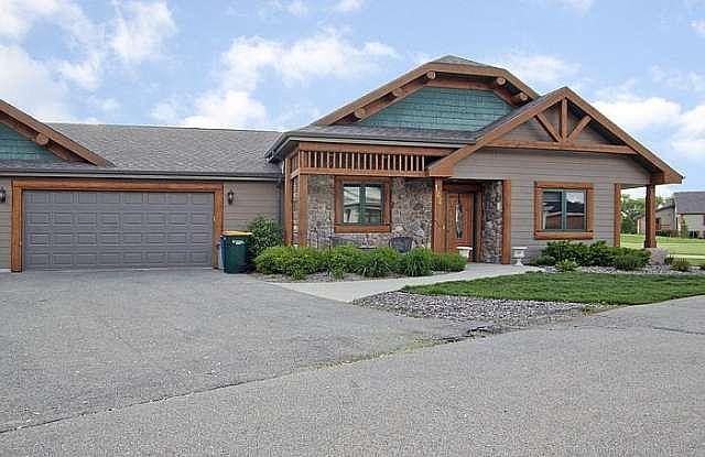 1st image of 122 Waverly Dr