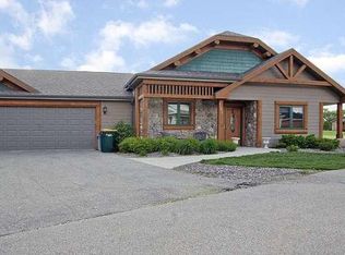 122 Waverly Dr, Cambridge, WI 53523