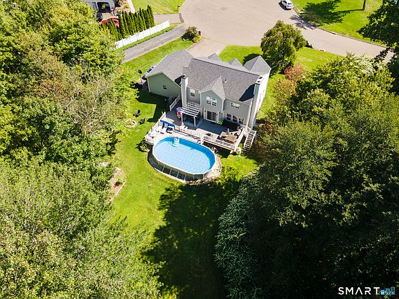 2nd image of 2 Quail Hollow Court