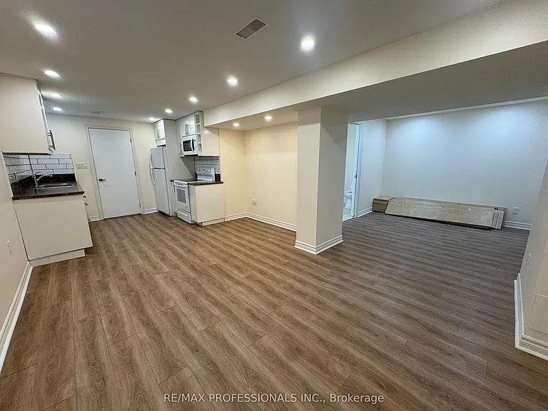102 Paulart Dr #BASEMENT — Photo 12