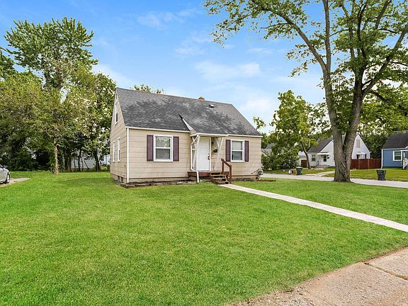 2nd image of 2424 Renwood Pl