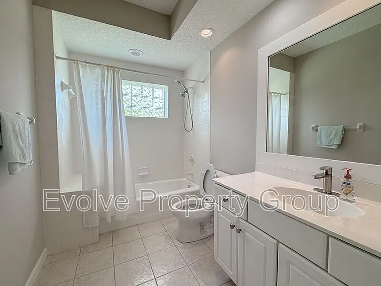 822 Summer Bay Dr — Photo 17