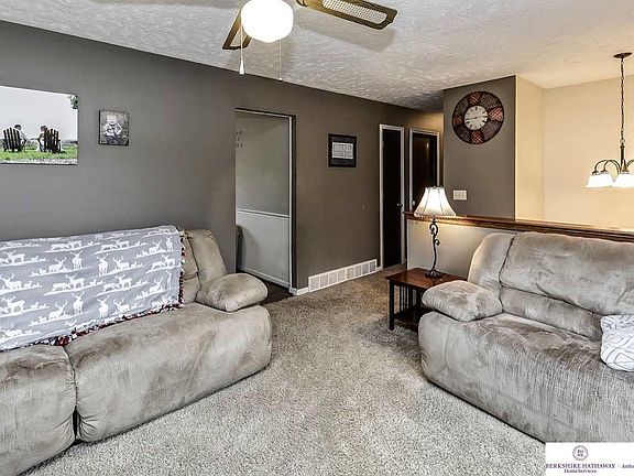 3rd image of 66 Hawthorne Dr