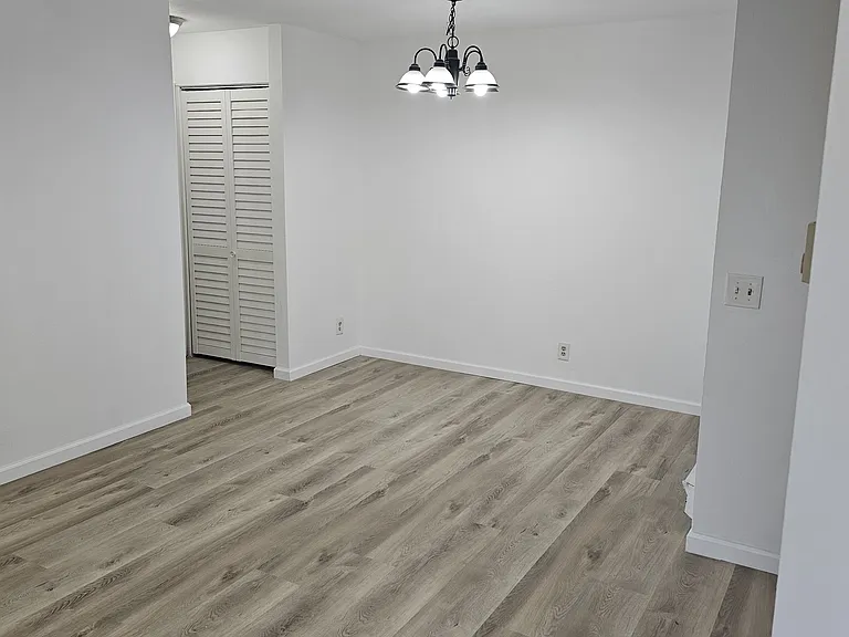 1055 N Capitol Ave #37 — Photo 2
