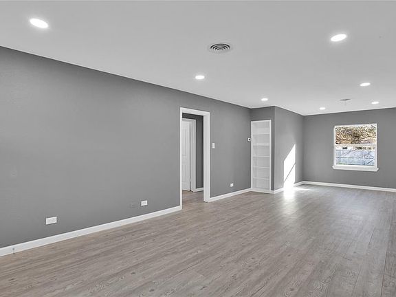 4th image of 913 19th Ave N