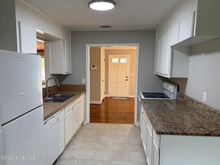 226 Sherwood Dr — Photo 8