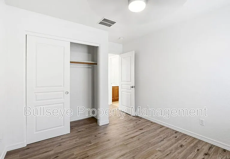 21069 N Jocelyn Ln — Photo 18