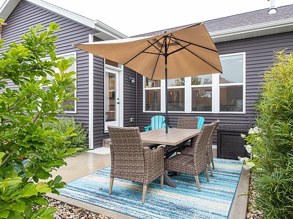 2nd image of 2901 E Turquoise Ln