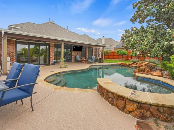 210 Victory Ln, Mansfield, TX 76063