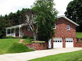 205 Blue Grass Dr, Butler, PA 16001