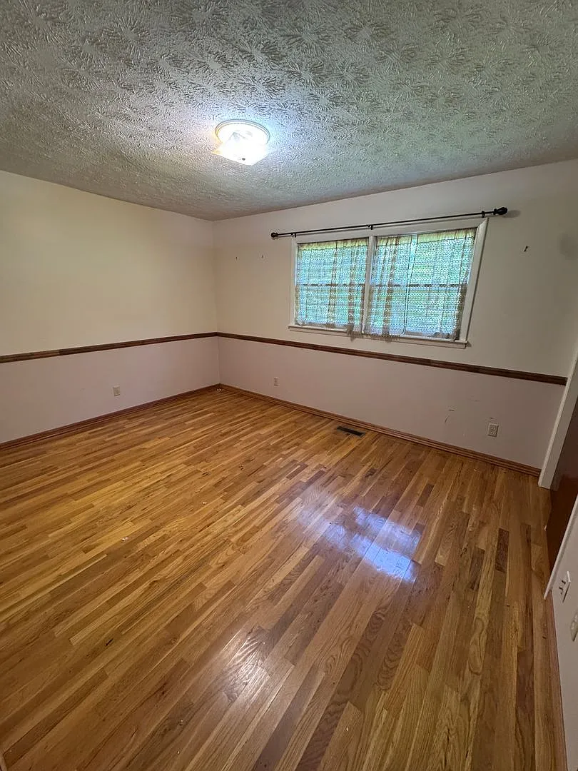 330 Heards Ln, Oxford — Photo 3