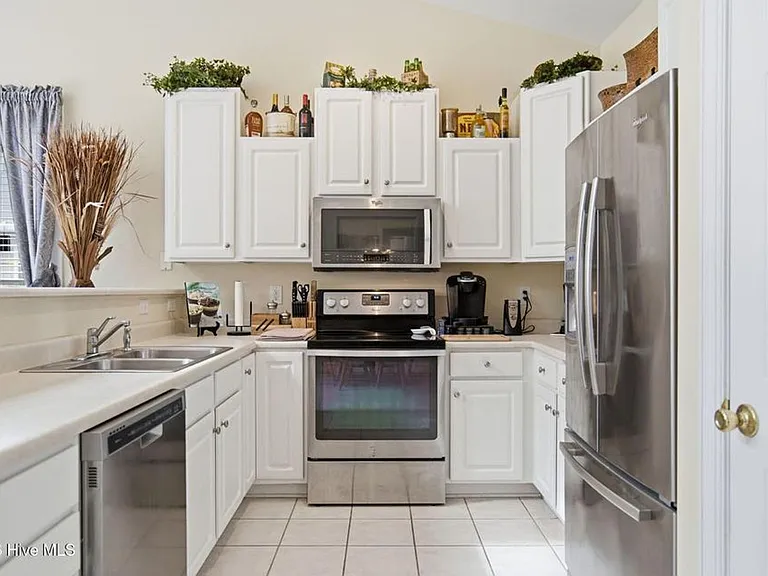 5006 Carleton Dr #113 — Photo 12