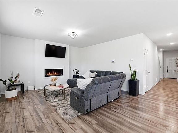5th image of 620 Cayenne Way