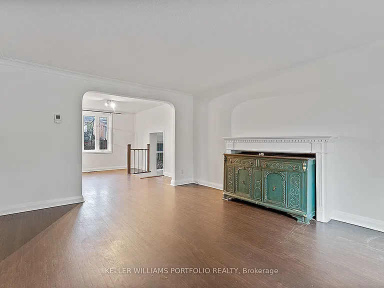 40 Scarboro Cres — Photo 9