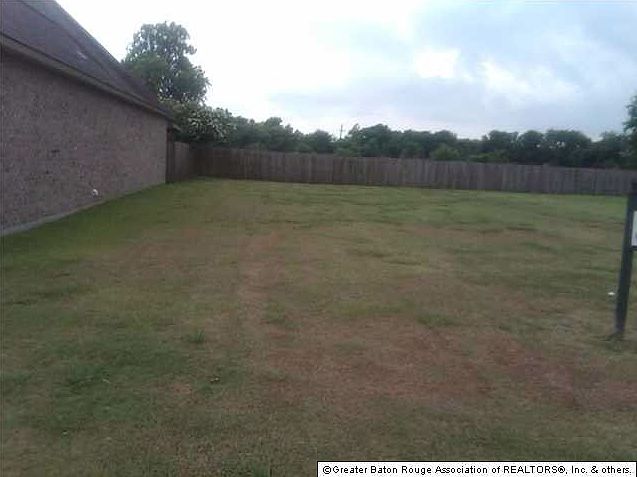 1st image of 685 Courtyard Dr