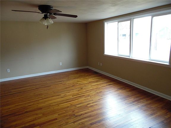 3rd image of 701 W 15th St