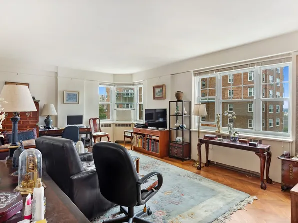 160 Cabrini Boulevard 63 image 2 of 6