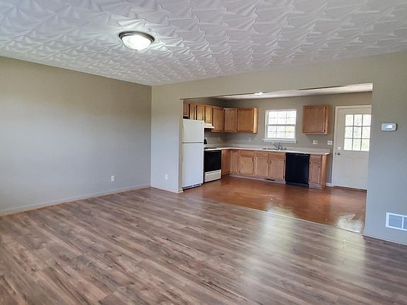 3rd image of 161 Biliken Ct