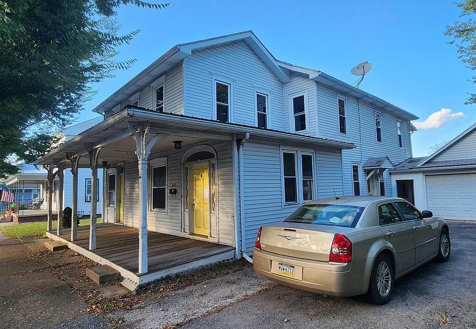 1st image of 818 Main St