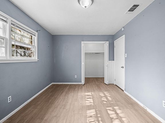 4th image of 3409 E 17th St #3409