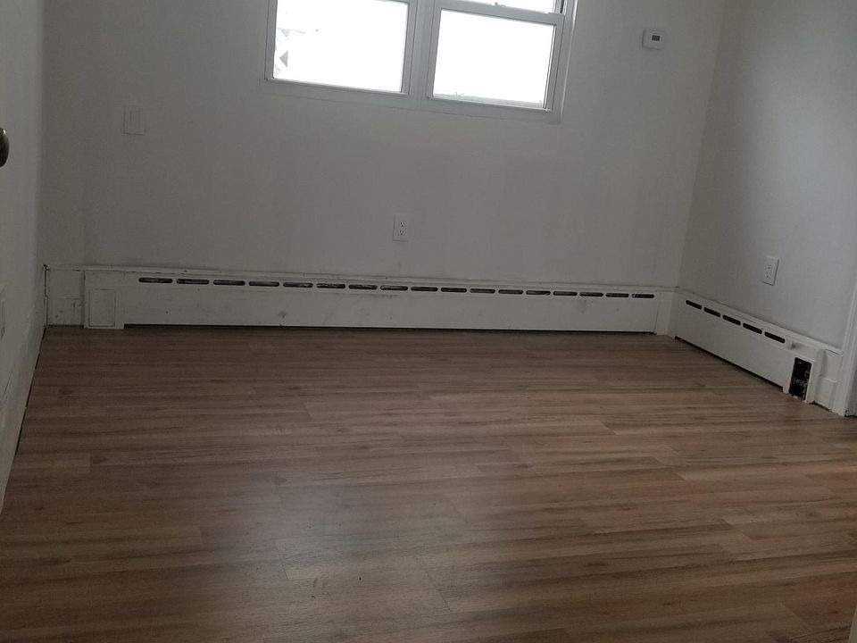 1st image of 30 Nassau Pl #1