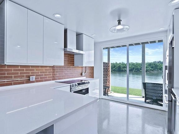 4th image of 518 River St #518