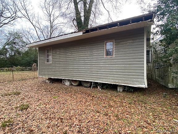 3rd image of 3452 Harris St