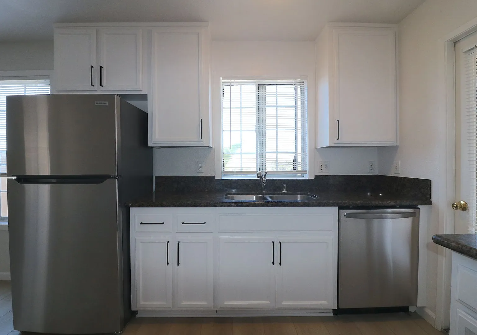 Bel Vue Terrace Apartments — Photo 3
