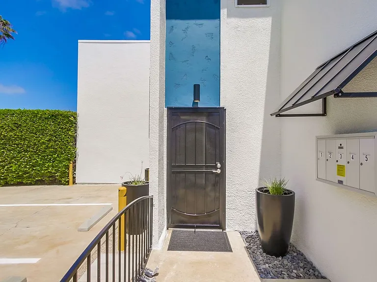 Two bedroom 1.5 bathroom beautifully upgraded with in unit laundry at the beach. Open House July 12 — Photo 12