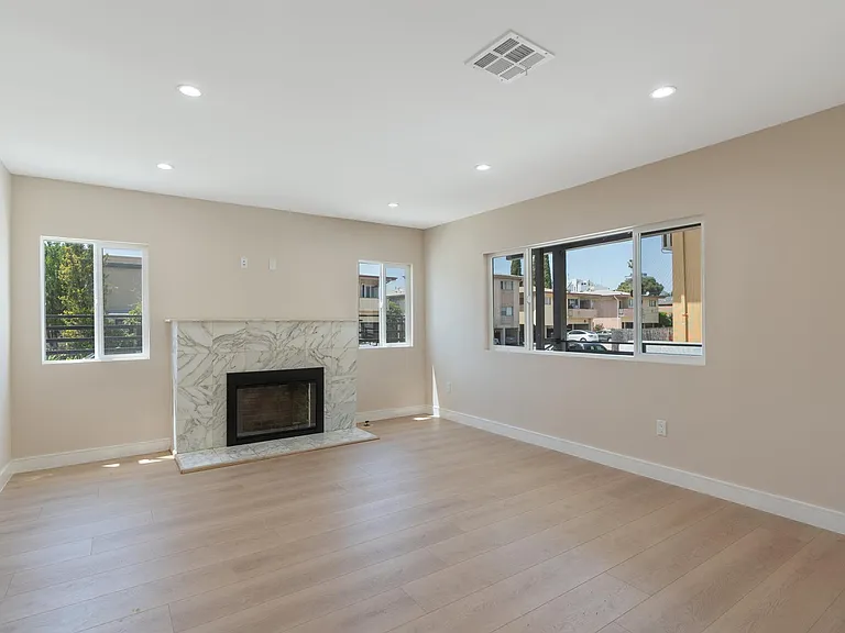 1206 Tamarind Ave — Photo 5