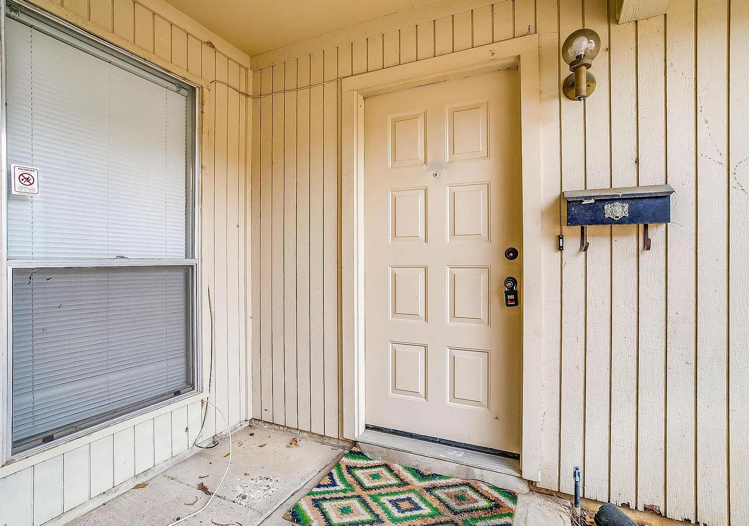 Secluded Nice Townhome- 3 Bed, 2 Bath, 2 Car Garage- 76112 — Photo 3