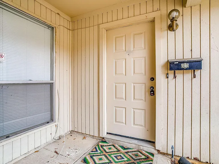 5947 Chimney Wood Cir — Photo 3