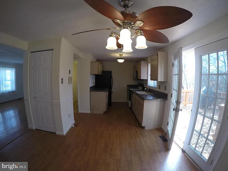 8112 Parkdale Ct — Photo 14