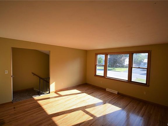 4th image of 1664 Meadow Dr