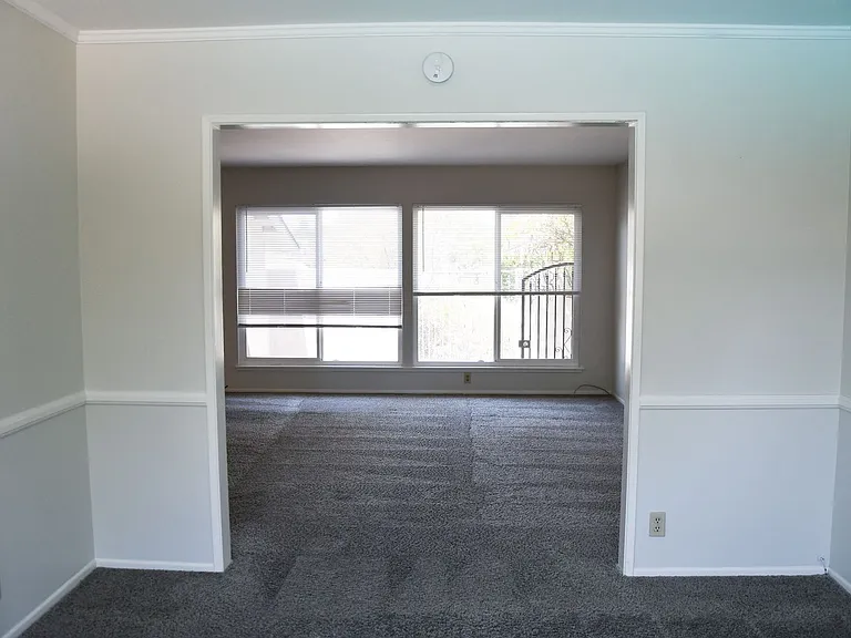 522 E Collins Ave — Photo 17