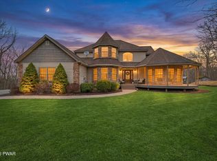 1114 Dewberry Dr, Hawley, PA 18428