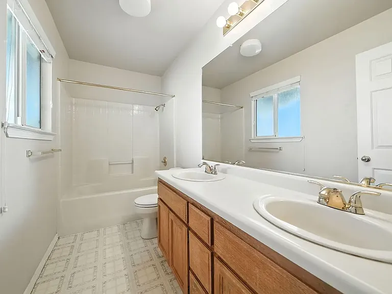 843 Montcrest Dr — Photo 6