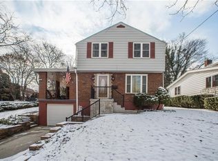 442 Sleepy Hollow Rd, Mt Lebanon, PA 15228