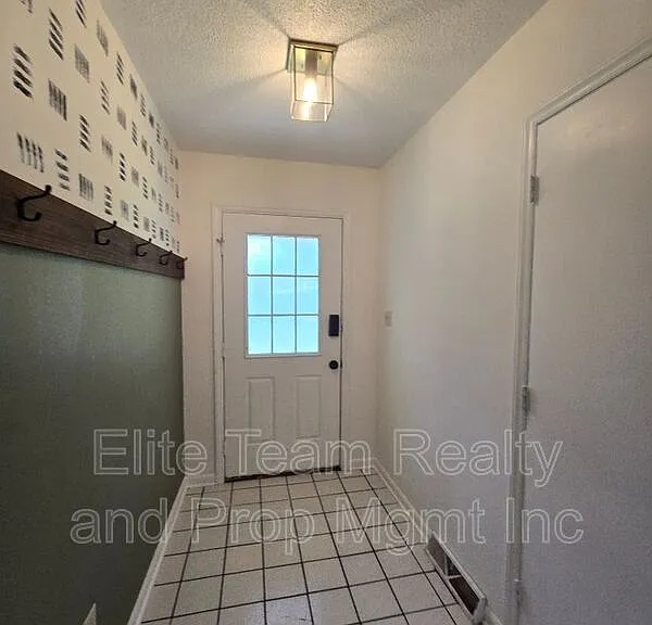2021 Downey St — Photo 11