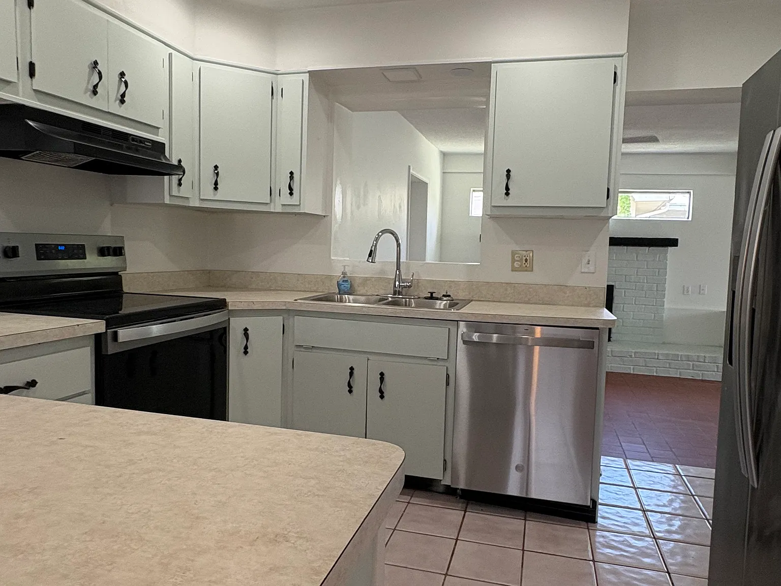 3 bed, 1480 sqft, $2,350 — Photo 3