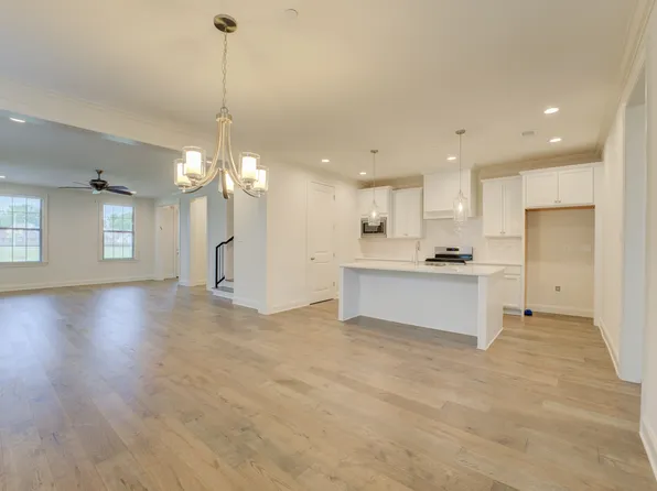 909 Ufton Aly, Collierville, TN 38017