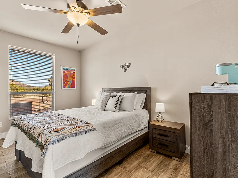 879 E Kron Dr — Photo 11