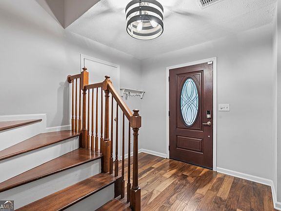 5th image of 661 Sunfield Dr NW