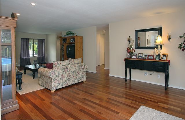 2nd image of 3205 Mesa Dr
