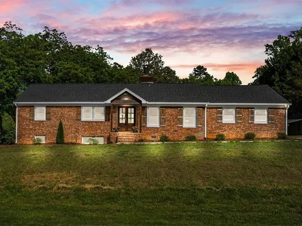 2006 Ledford Rd, Greensboro, NC 27406