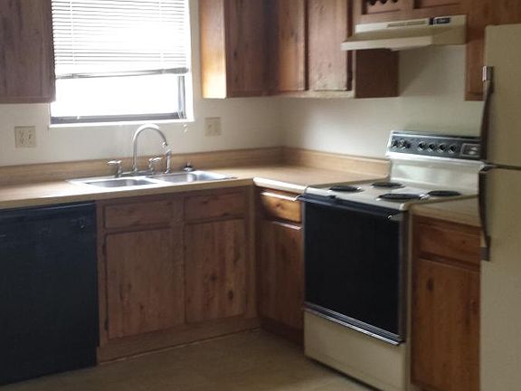 2nd image of 9570 W 87th St