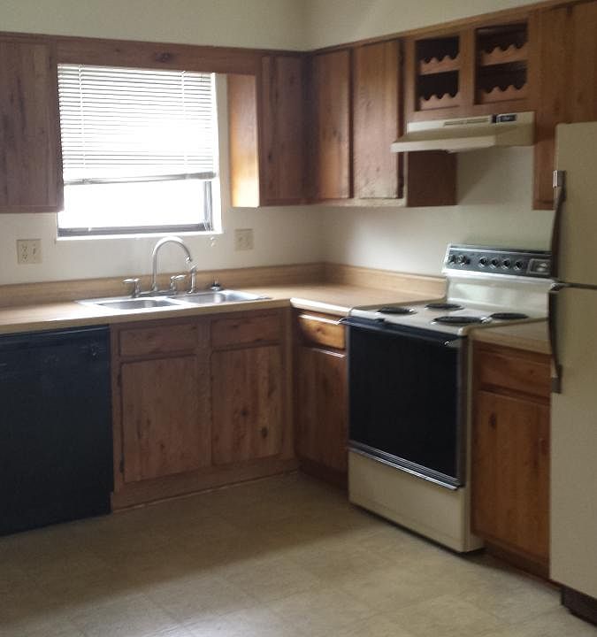 1st image of 9554 W 87th St