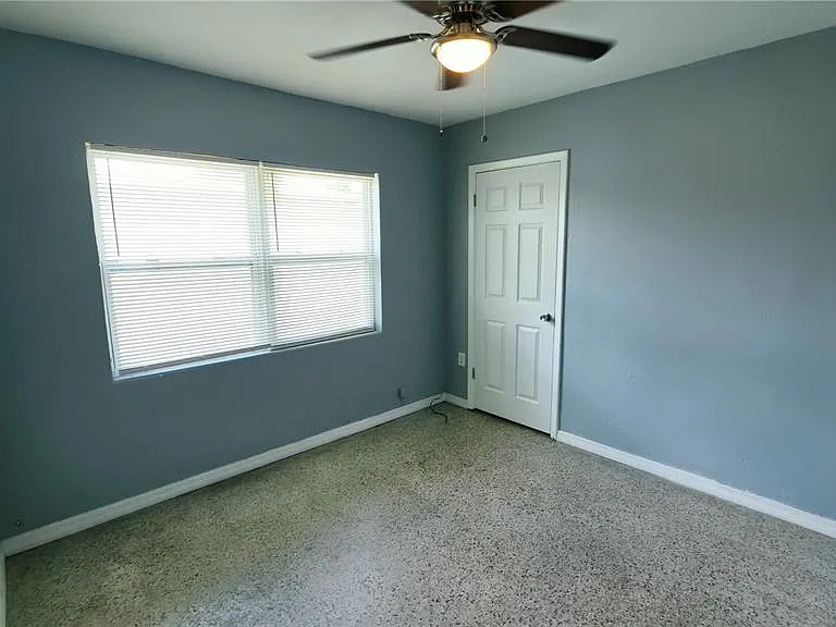 4615 Edgewater Dr — Photo 5